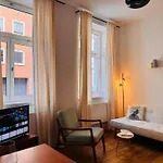 Charmantes 2-zimmer Altbau In Nippes