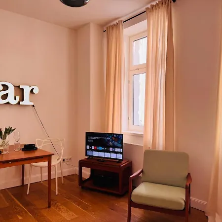 Charmantes 2-zimmer Altbau In Nippes *