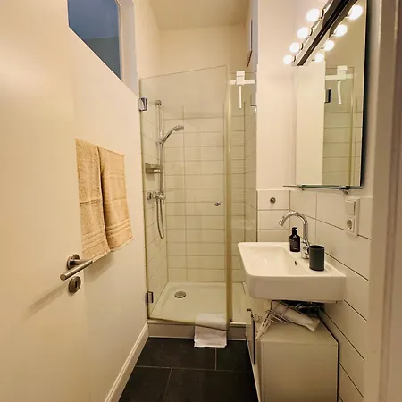 Charmantes 2-zimmer Altbau In Nippes * Cologne