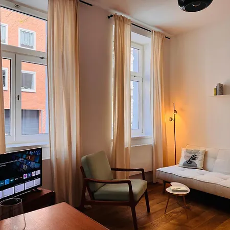 Charmantes 2-zimmer Altbau In Nippes