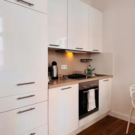 Charmantes 2-zimmer Altbau In Nippes