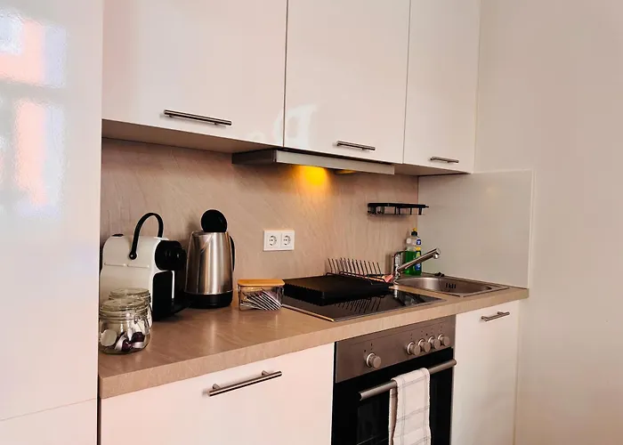 Charmantes 2-zimmer Altbau In Nippes