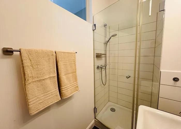 Charmantes 2-zimmer Altbau In Nippes Appartamento *