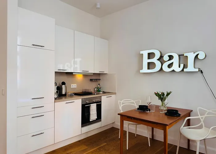 Charmantes 2-zimmer Altbau In Nippes Appartamento