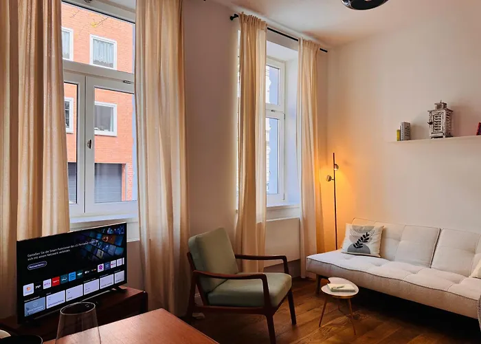 Charmantes 2-zimmer Altbau In Nippes