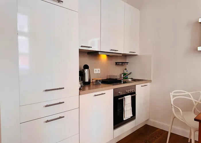 Charmantes 2-zimmer Altbau In Nippes