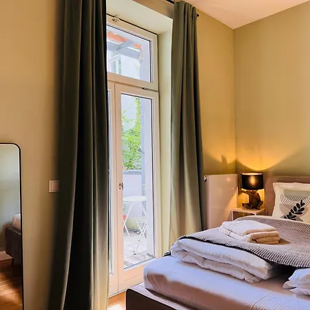 Charmantes 2-zimmer Altbau In Nippes * Cologne